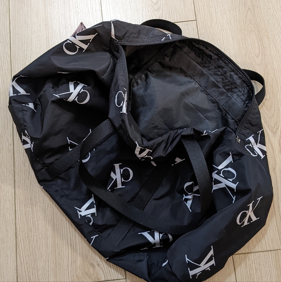 Calvin Klein Duffel bag - Picture 2 of 3